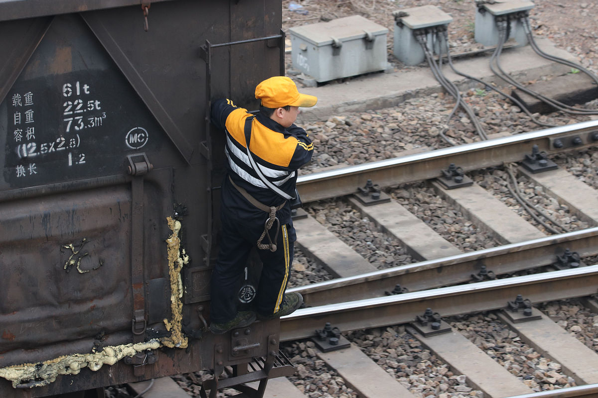 青岛铁路机务段安全事故分析：类型、数量、趋势及原因