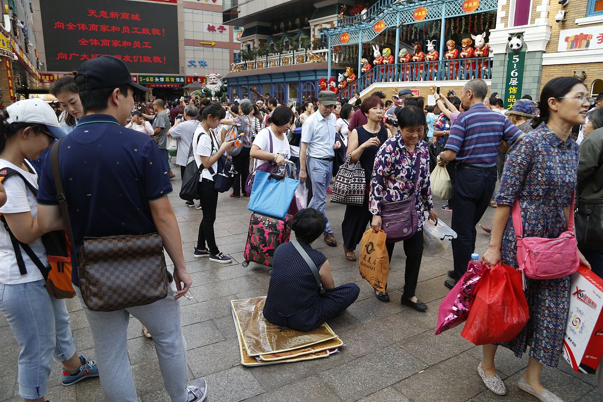 2017年9月15日,是北京阜成门外"天意小商品批发市场"营业的最后一天,1