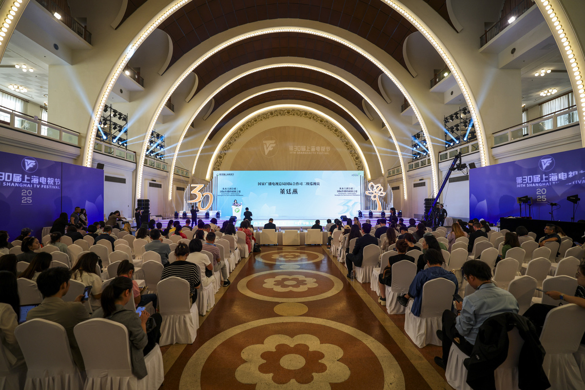 请为会展公司拍摄的论坛现场视频写一个简短的文案