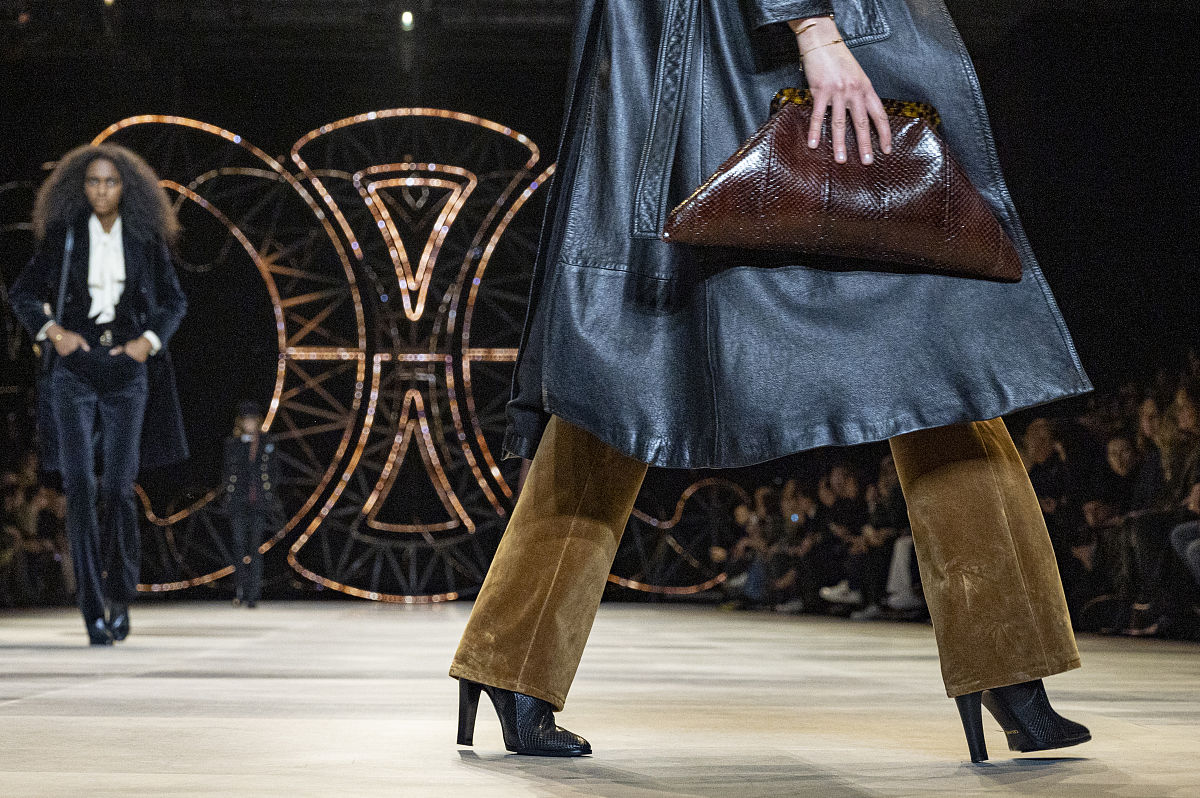 Celine 是哪个国家的品牌？法国奢侈品牌 Celine 的历史与设计风格