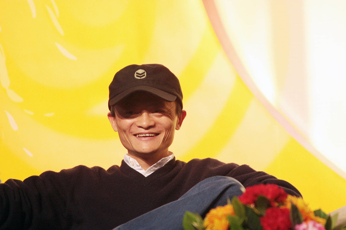 2007年 12月 11日 , 阿里巴巴 ceo 马云 受 邀 参加 万 通 地产 总裁 