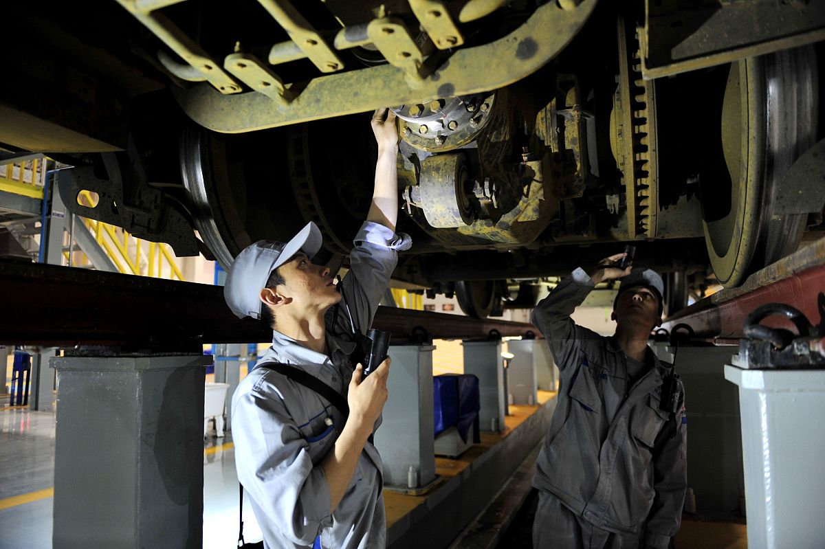 高速列车转向架主动吹气减雪积阻技术