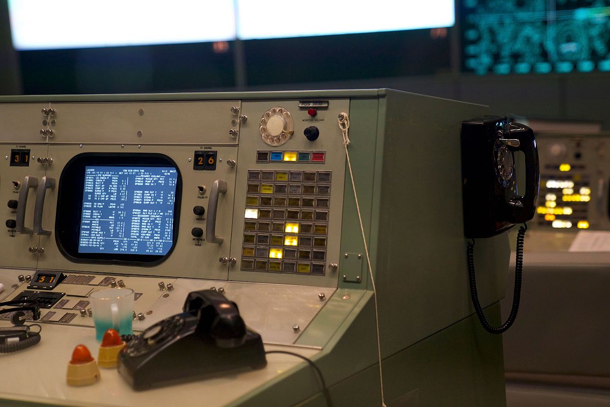 有科学家证明美国的登月计划是一个弥天大谎这个是真的么