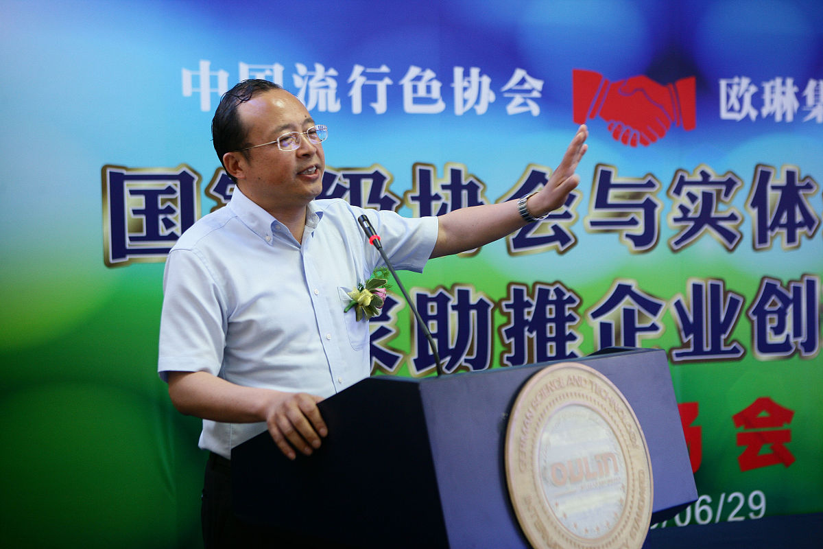 曹德旺慈善与加薪：为何选择前者？