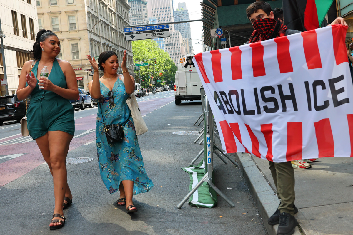 《Girl in Translation》: 中国移民女孩在纽约的奋斗故事