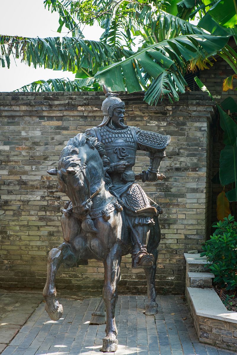 在中华传统道德的发展演化中始终都强调个人利益的重要性。选择一项：对错