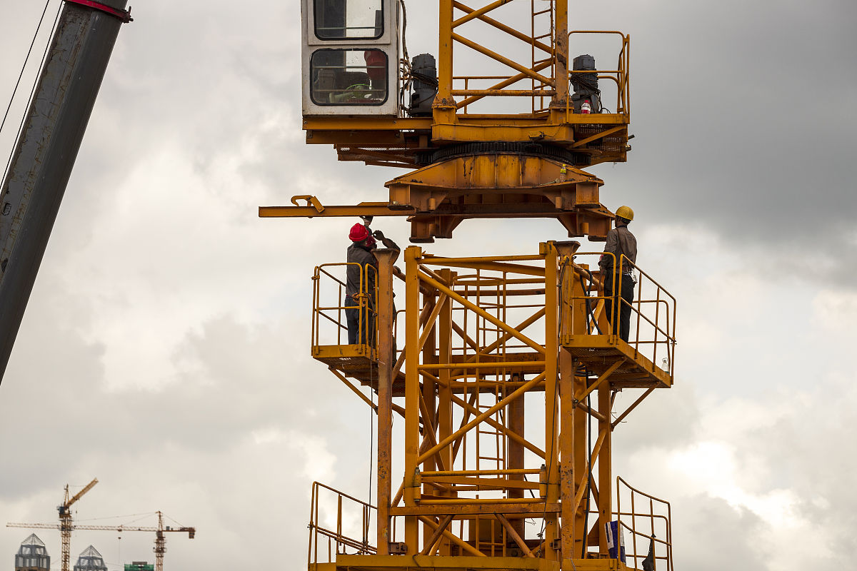 塔吊安装全流程解析：从准备工作到安全措施