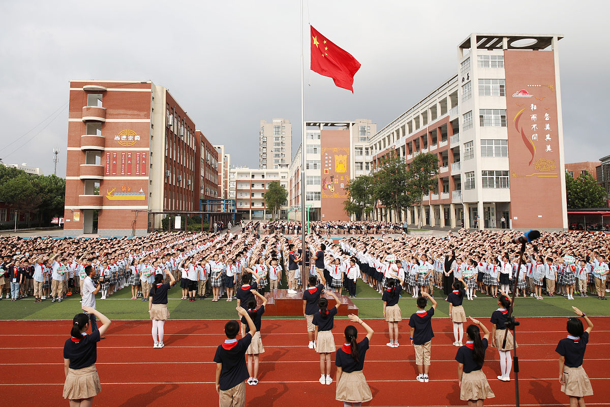 2020年9月1日,江苏省连云港市赣榆实验小学校举行升旗仪式.