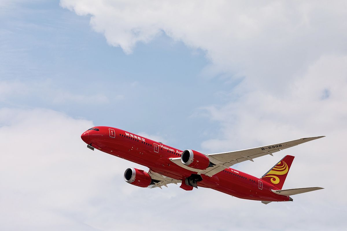 武汉外语外事职业学院飞机维修大专 - 培养高素质航空人才