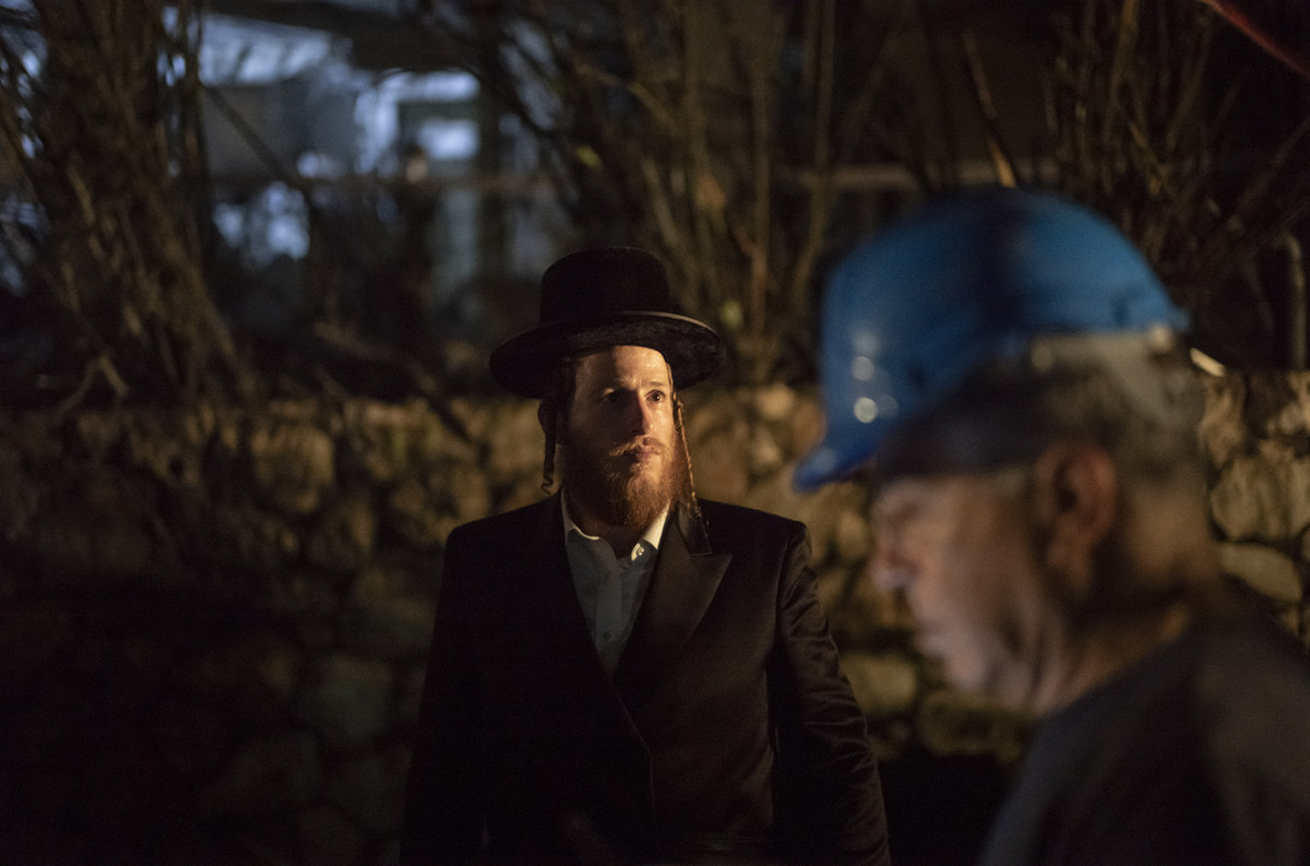 可以列出一些拍摄福尔摩斯的作品吗？包括电视剧和电影。