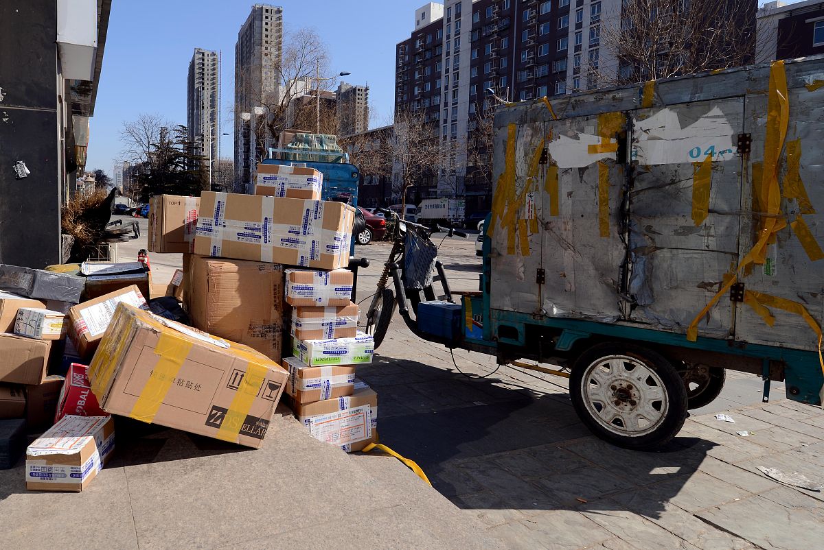 比赛准备阶段：如何选择原料供应商以节省时间和成本