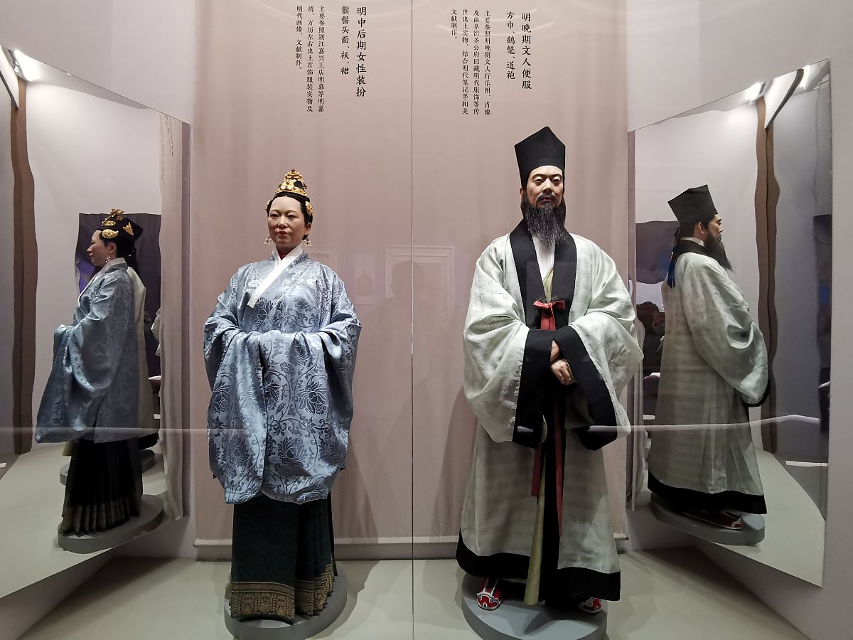 西施、吴用、勾践的对联：美女英雄，智计无双