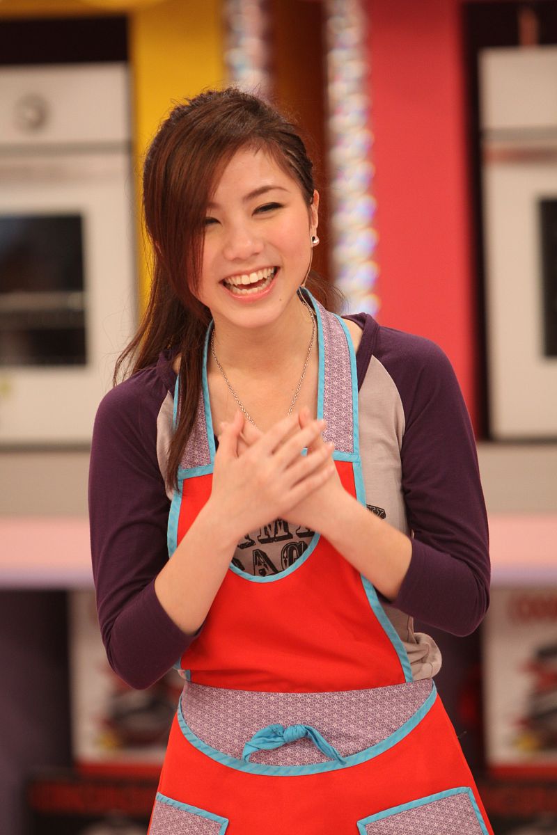 2009年4月13日,香港,《美女厨房》节目录影.g.e.m(邓紫棋)+++_+++美女