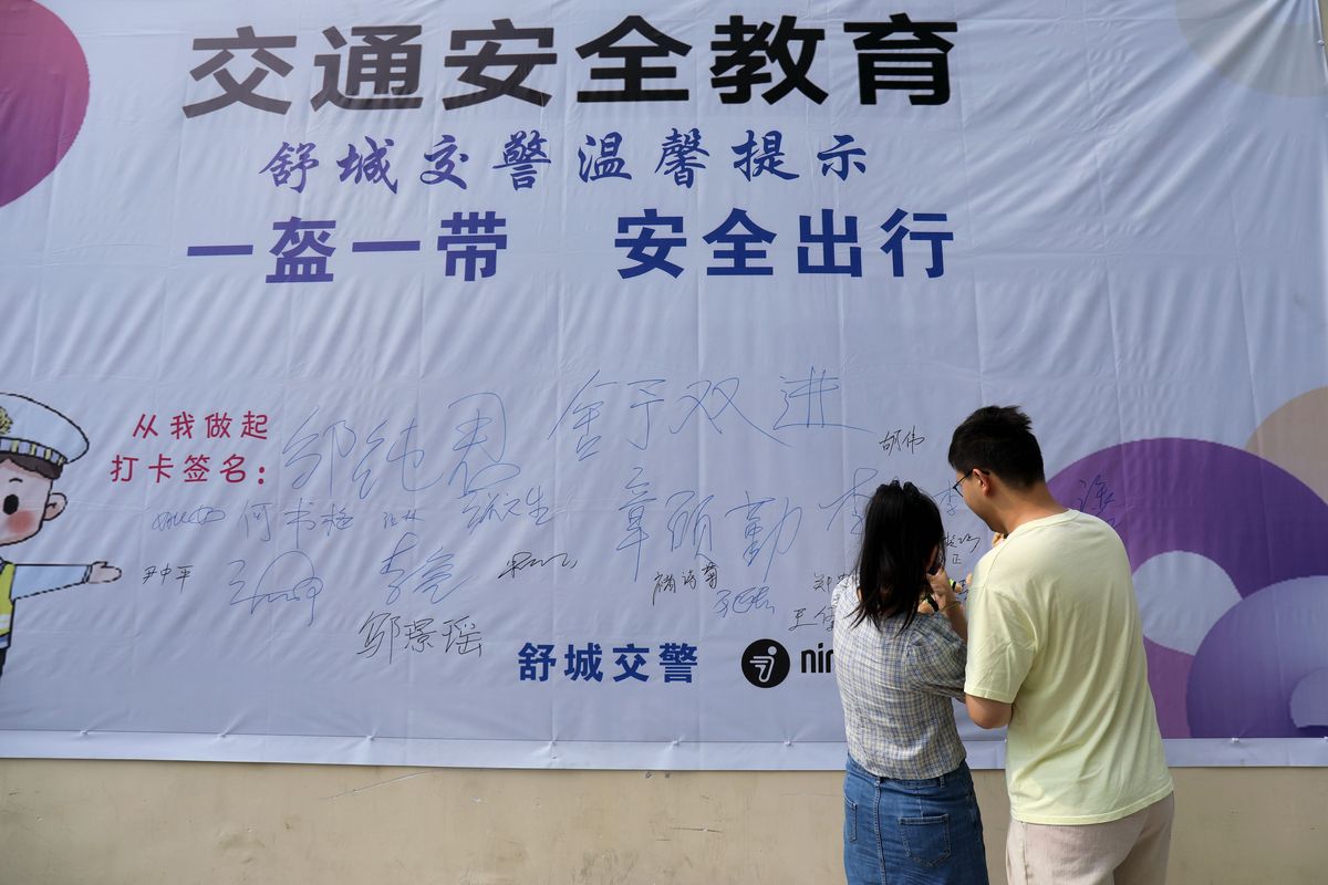 浙江2023初中生轨道交通安全教育：学乘车，更懂文明