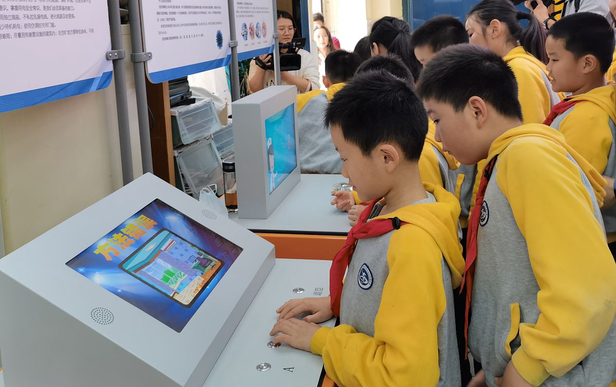 学生信息管理系统：添加、修改学生信息