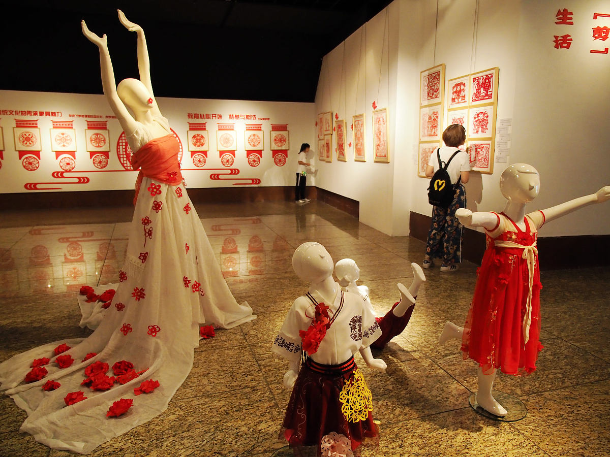 中国式现代化的本质要求：民族特色与时代发展