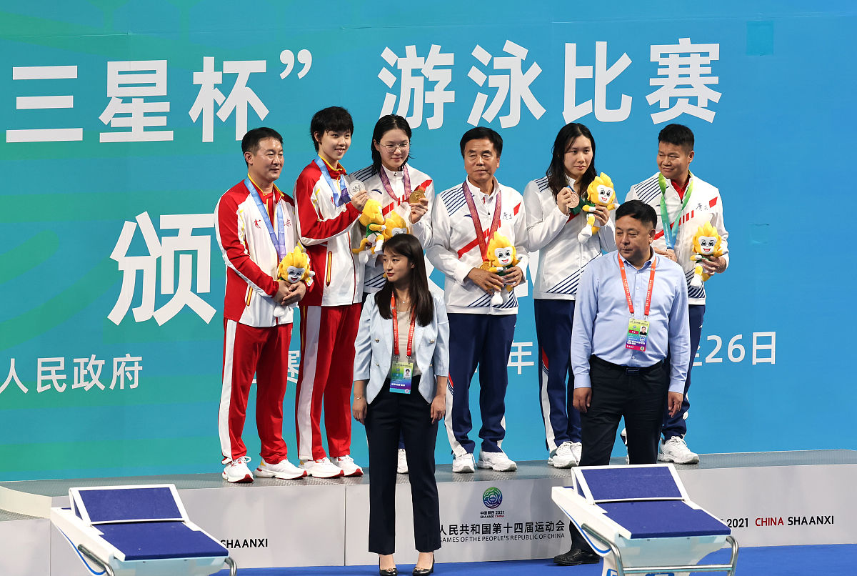 嘉兴姑娘李冬崟亚运会勇夺两金！亲友团现场助威