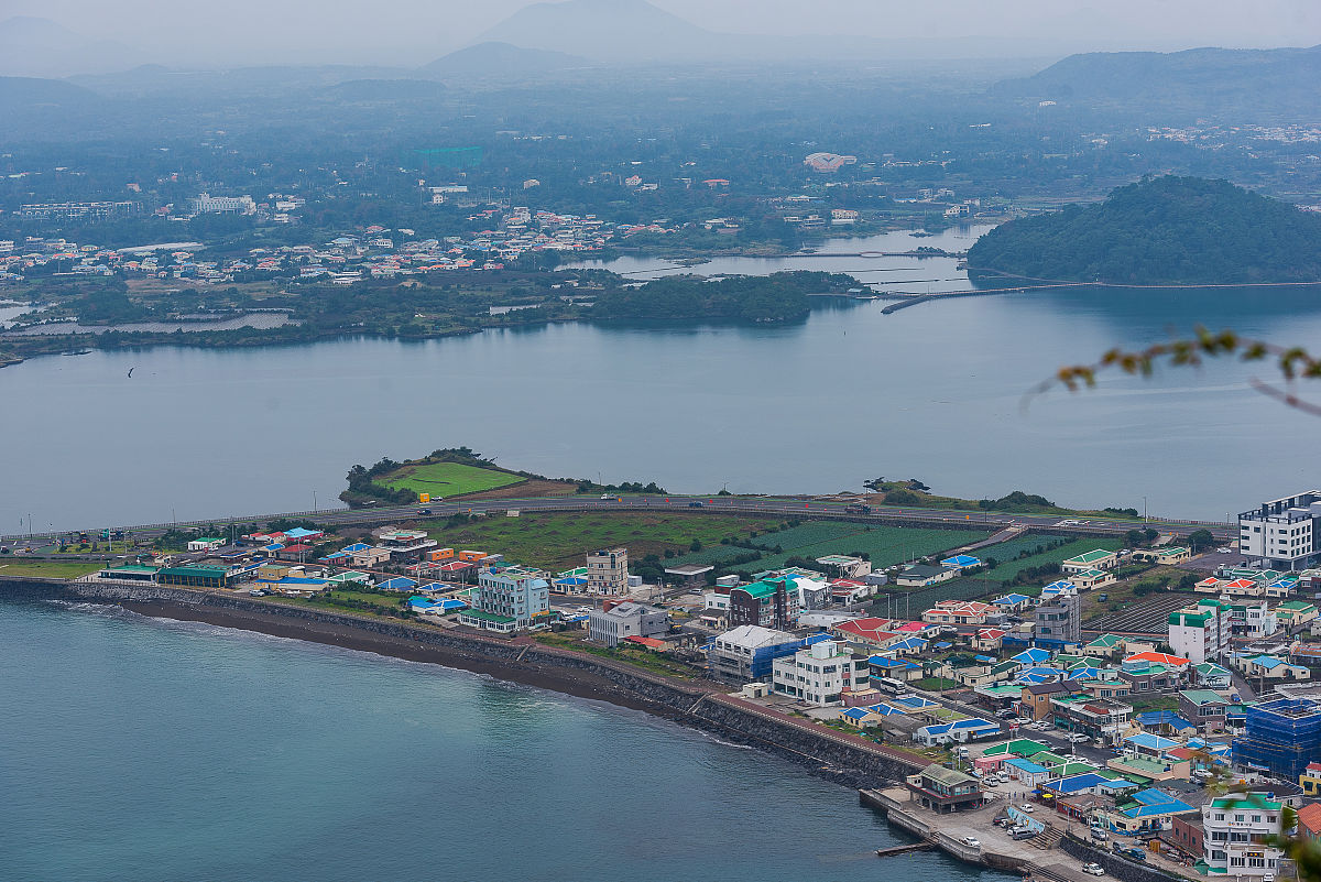 2016年10月20日,韩国济州岛,城山日出峰.城山日出峰位于济州岛东部,是