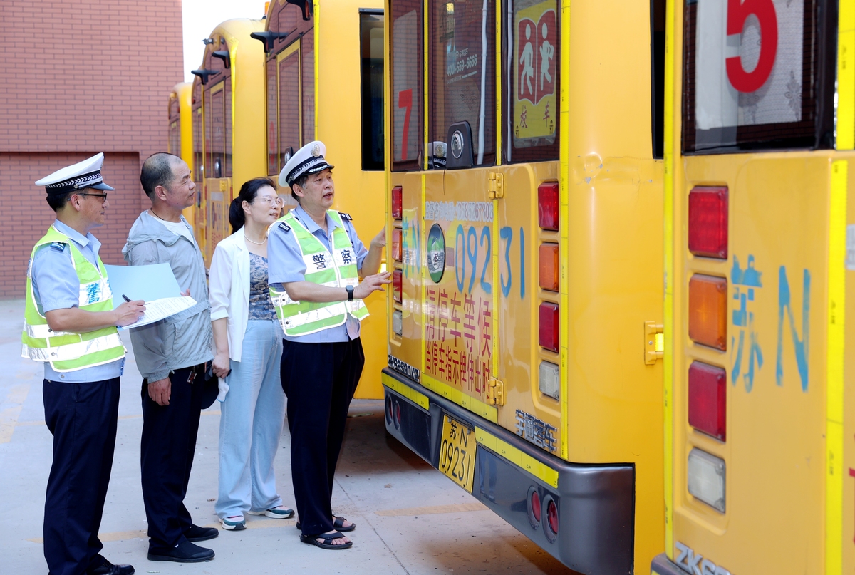 乡镇学校校车安全管理制度：保障学生乘车安全