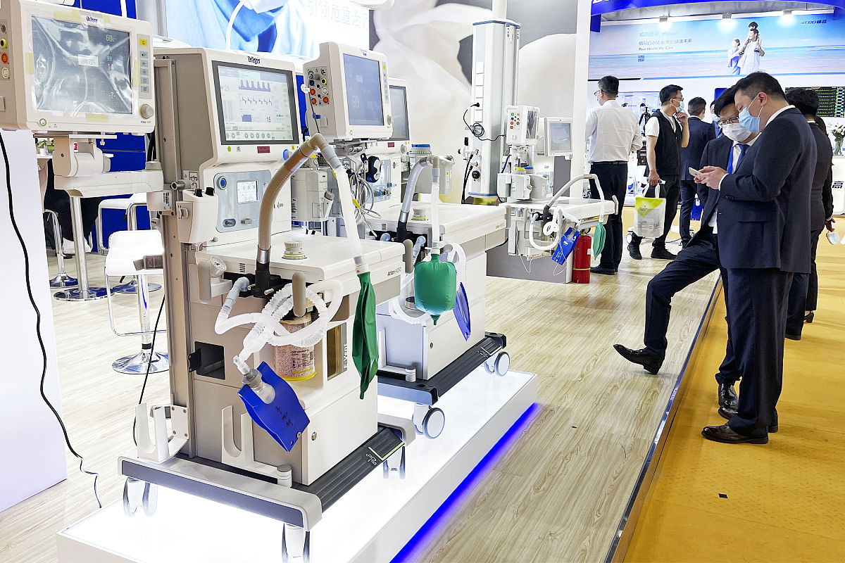 从创业到行业佼佼者：XYZ医疗器械企业发展历程