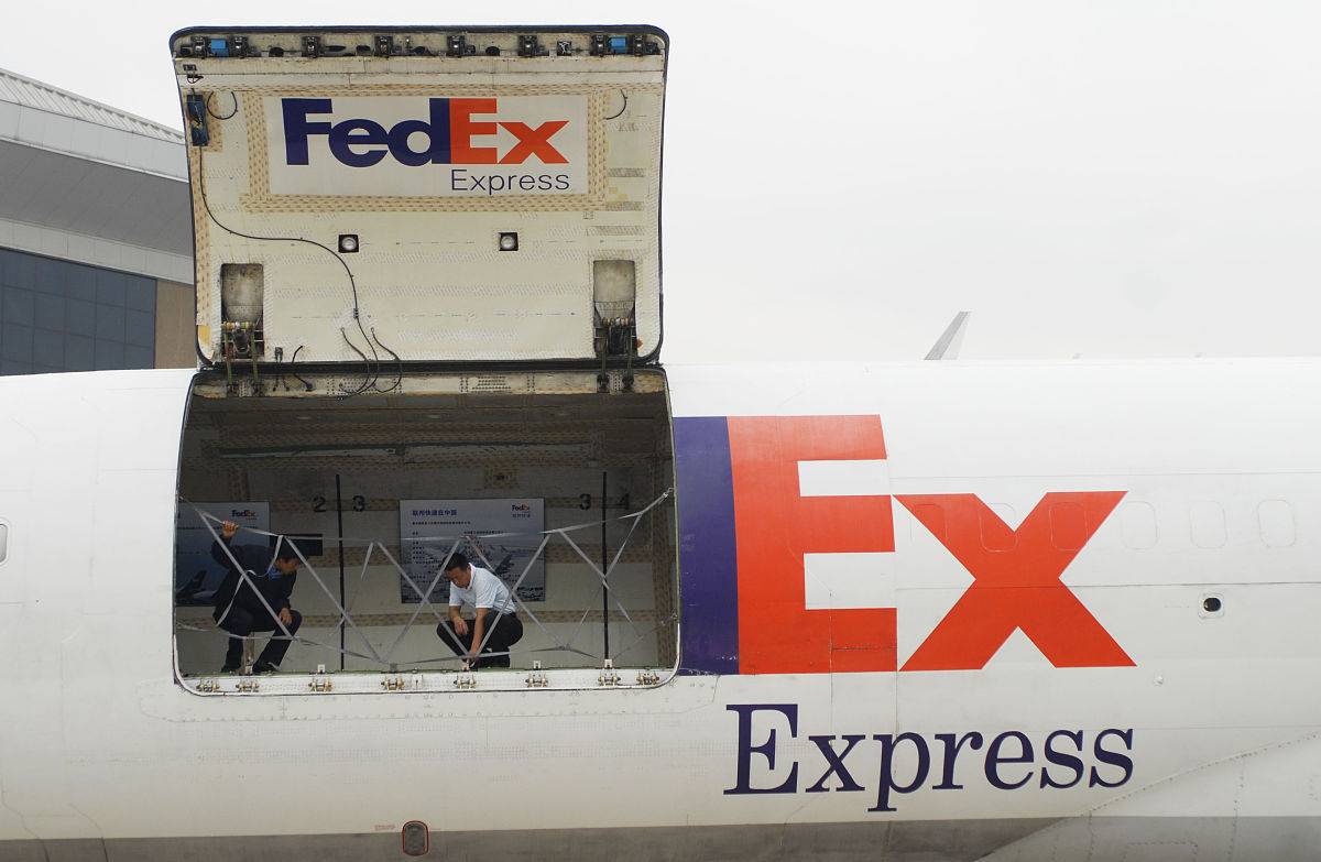 human 联邦快递; AI AI Federal Express;human 你了解联邦快递吗; AI AI Yes I am familiar with Federal Express It is a courier delivery services company based in the United States and it operates globally;human 说中