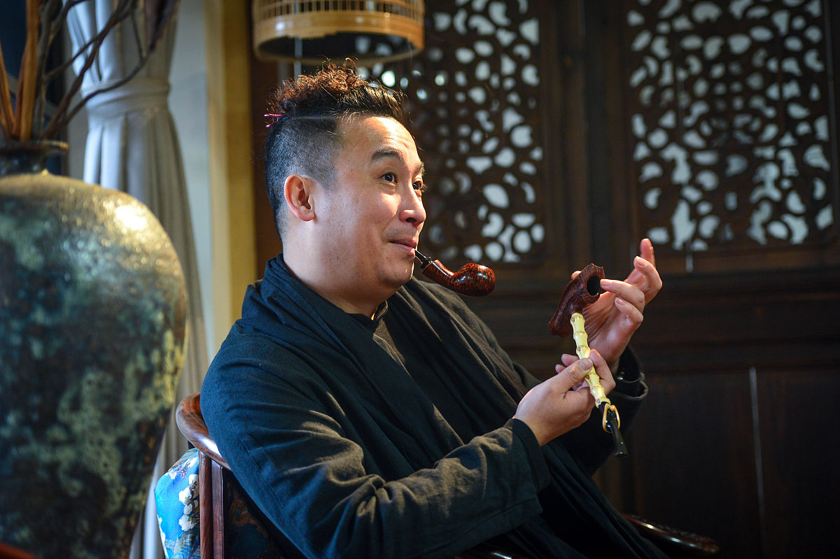 2016年12月29日,成都,安静的时候,马勇每次抽着这些大师斗,都像是跨越