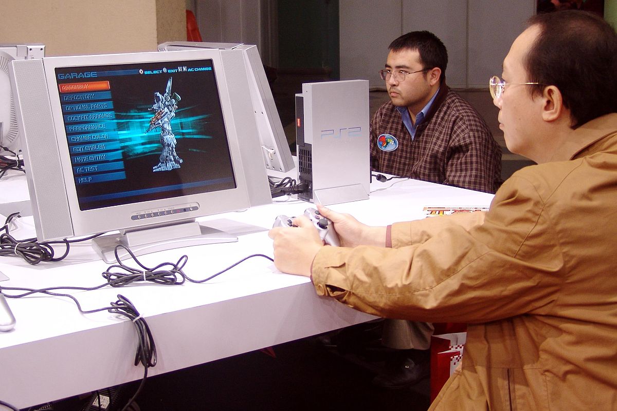 你的角色是秦学教育学校中学部的网络管理员的实习生，论述通过实习掌握了安装电脑系统的方法。