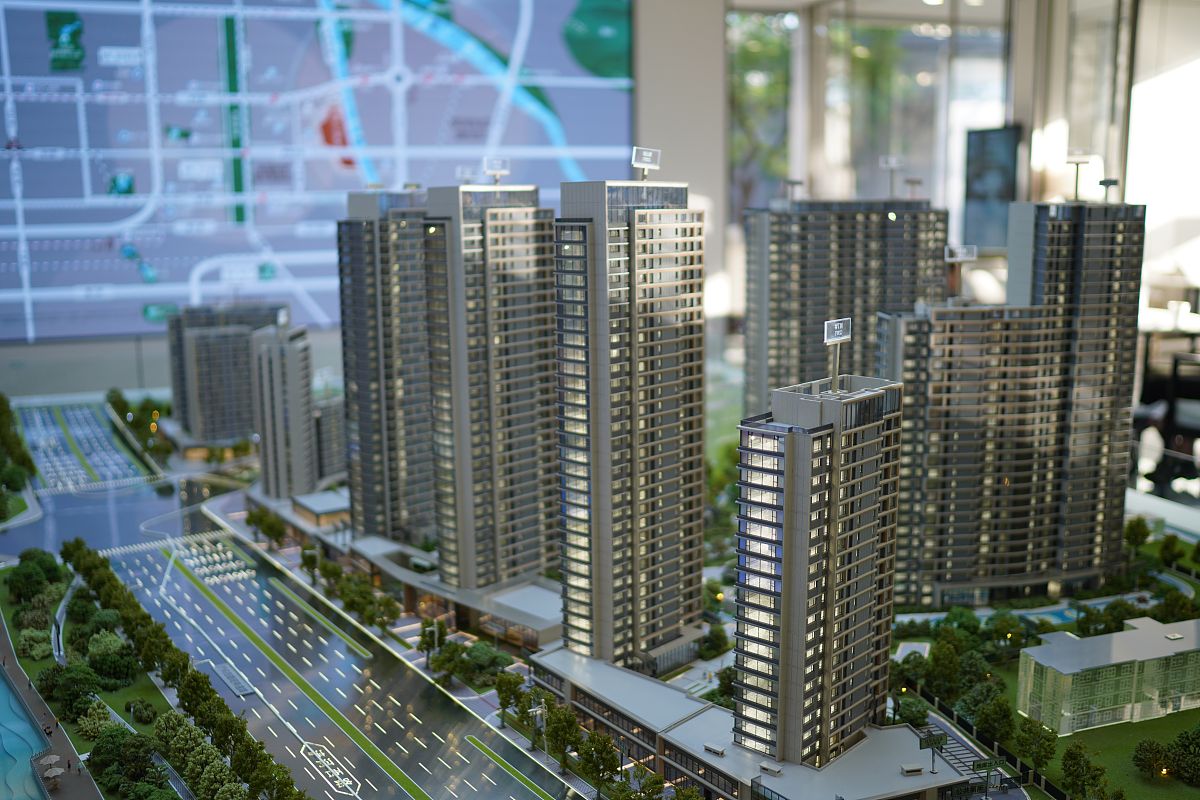 西安高新三期的华宇御璟天宸用250字帮我详细描述