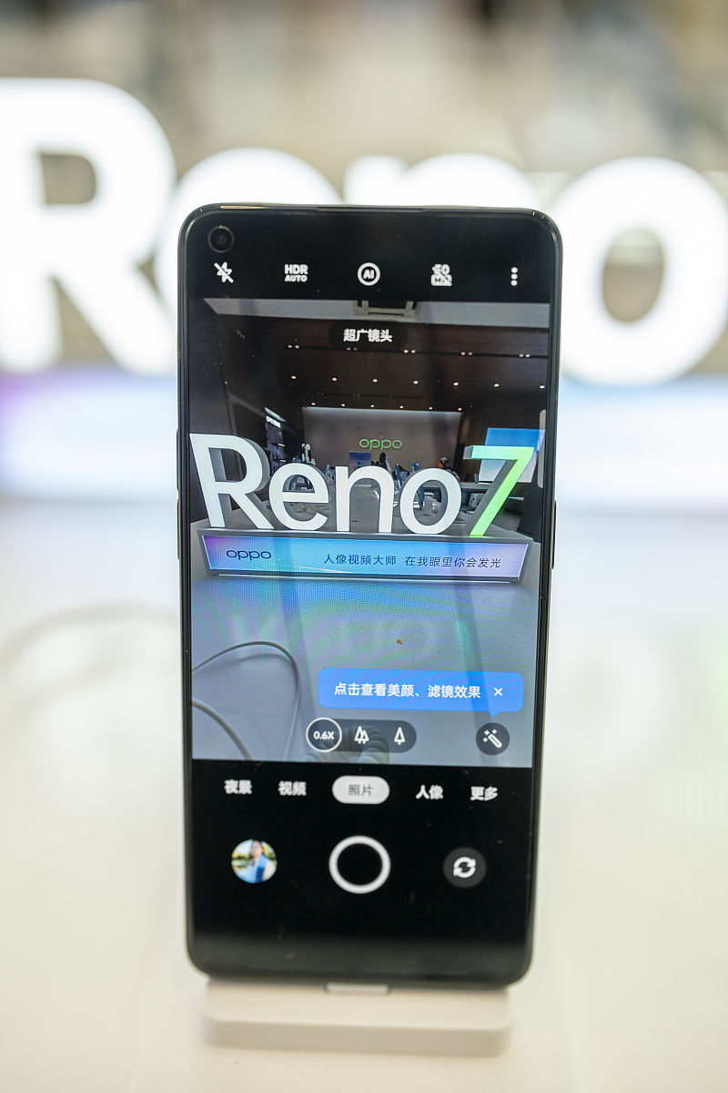 oppo手机变成了选择语言成为关机模式怎样帮我用230字详细描述