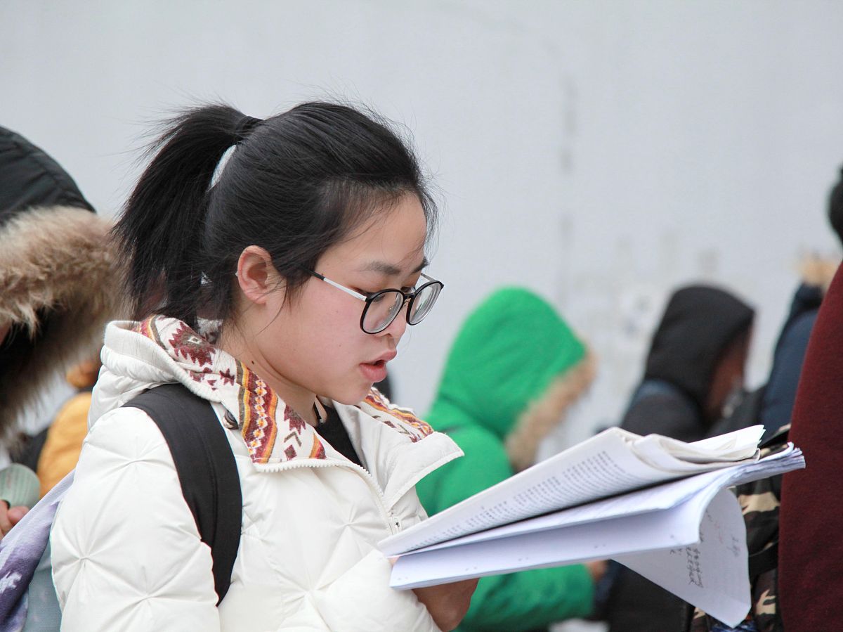 学生 学习情况 现实表现材料 2000字