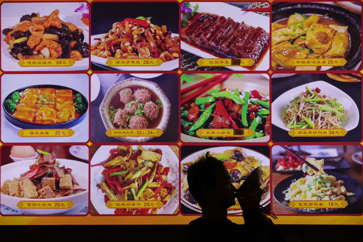 景区菜品种类不够丰富美味 扩写