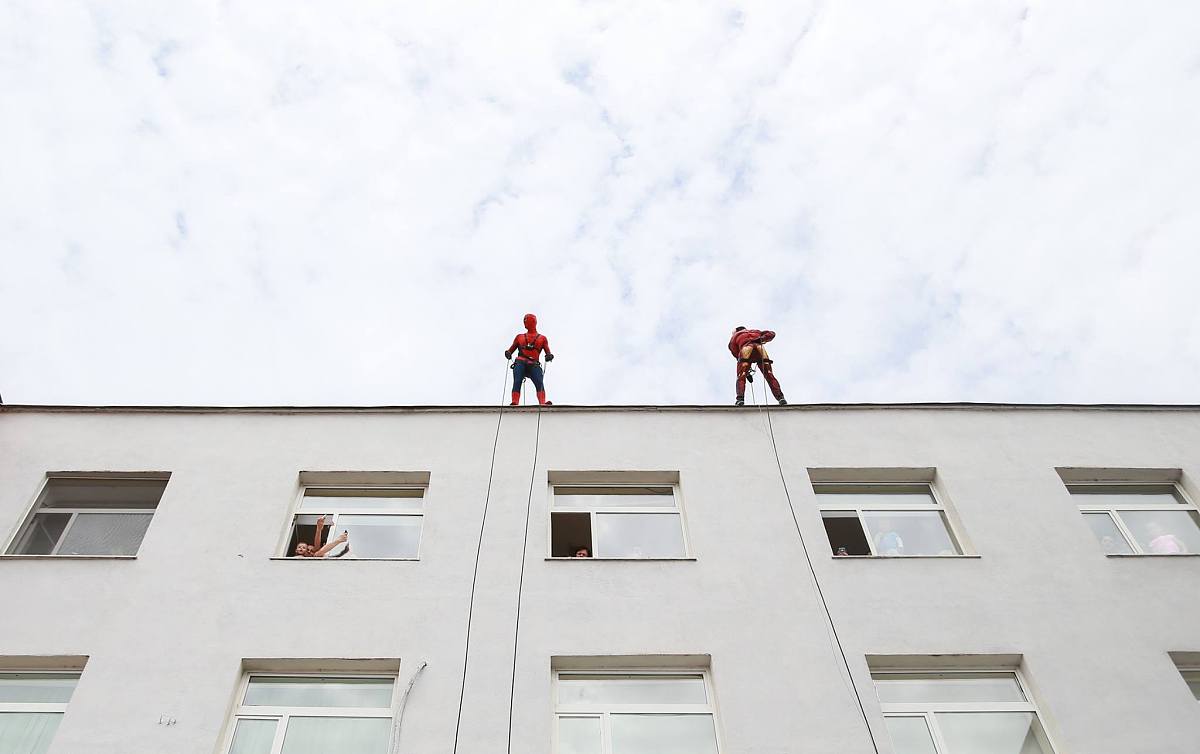 帮我写一遍500个字的妈妈送我去医院的作文