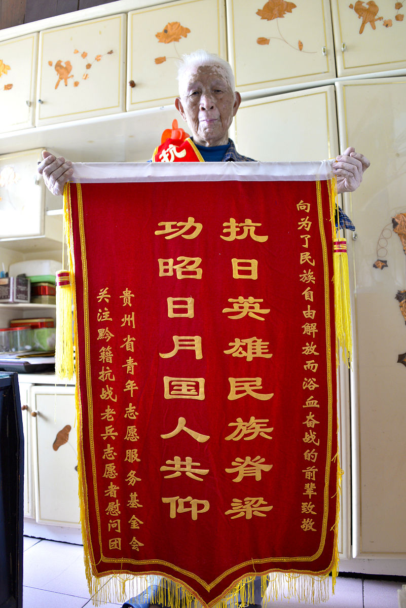 送给老师的锦旗诗句推荐，表达感激之情