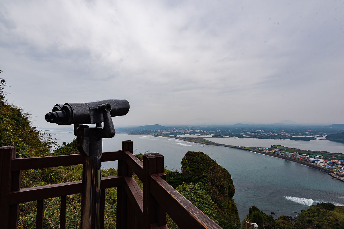 2016年10月20日,韩国济州岛,城山日出峰.城山日出峰位于济州岛东部,是