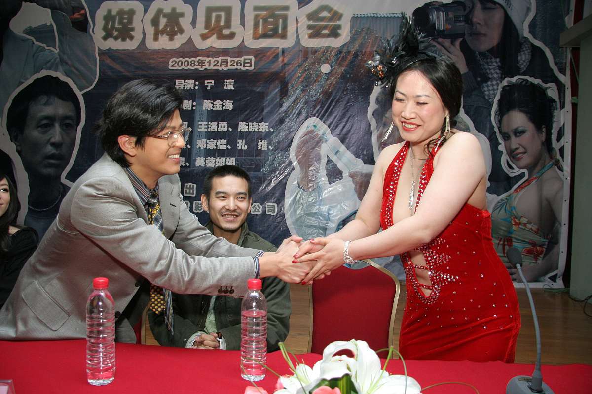 2008年12月26日,杭州,电影《a面b面》热拍.陈晓东  芙蓉姐姐+++_+++a