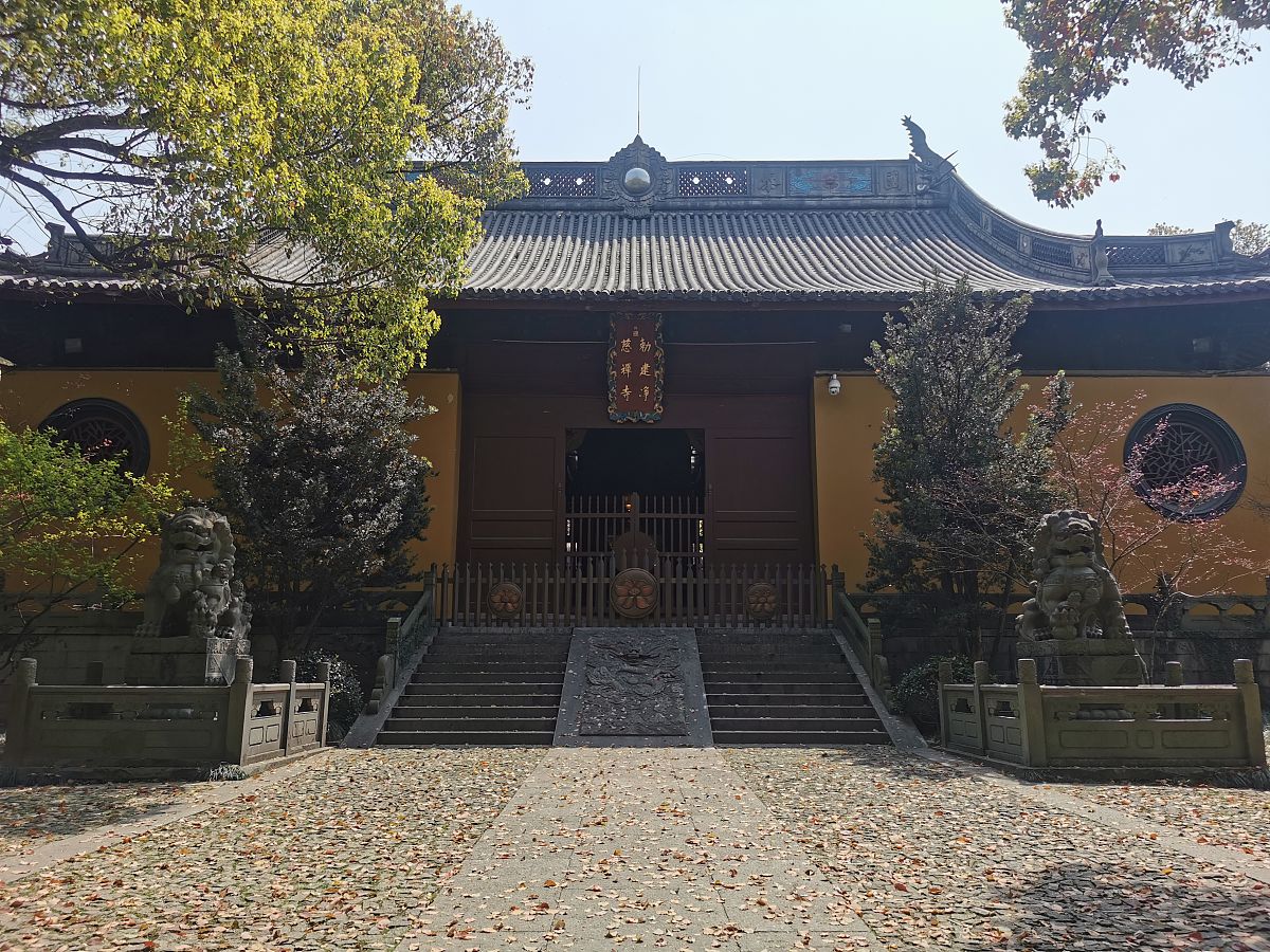 2021年3月25日,浙江杭州,净慈寺.