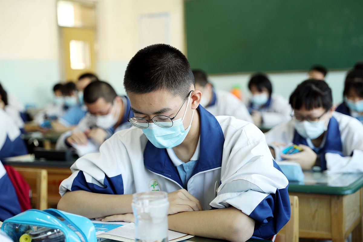 初中男生上什么卫校能有前途呢