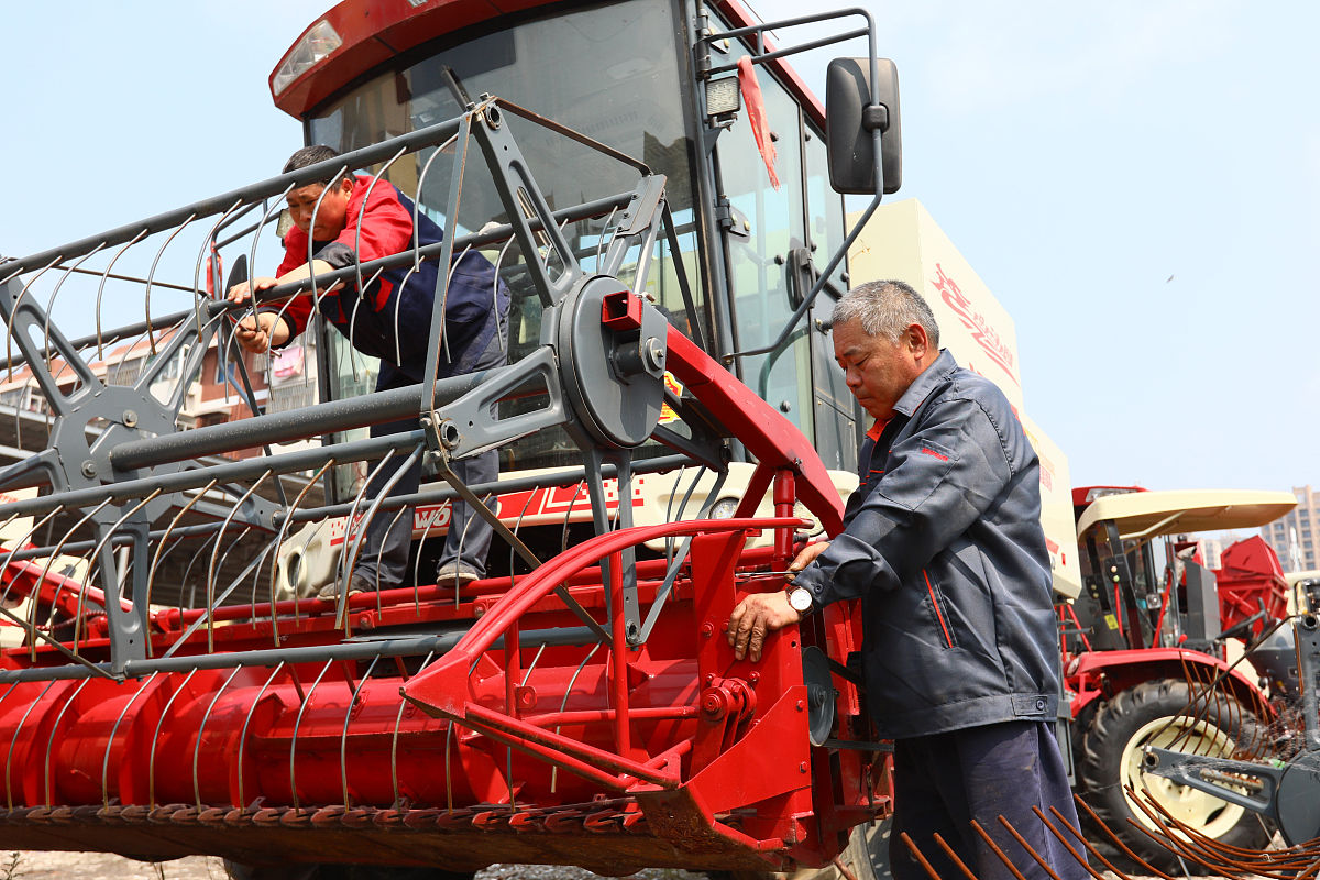 安徽省汽车工业学校农机使用与维护专业：培养农业机械人才