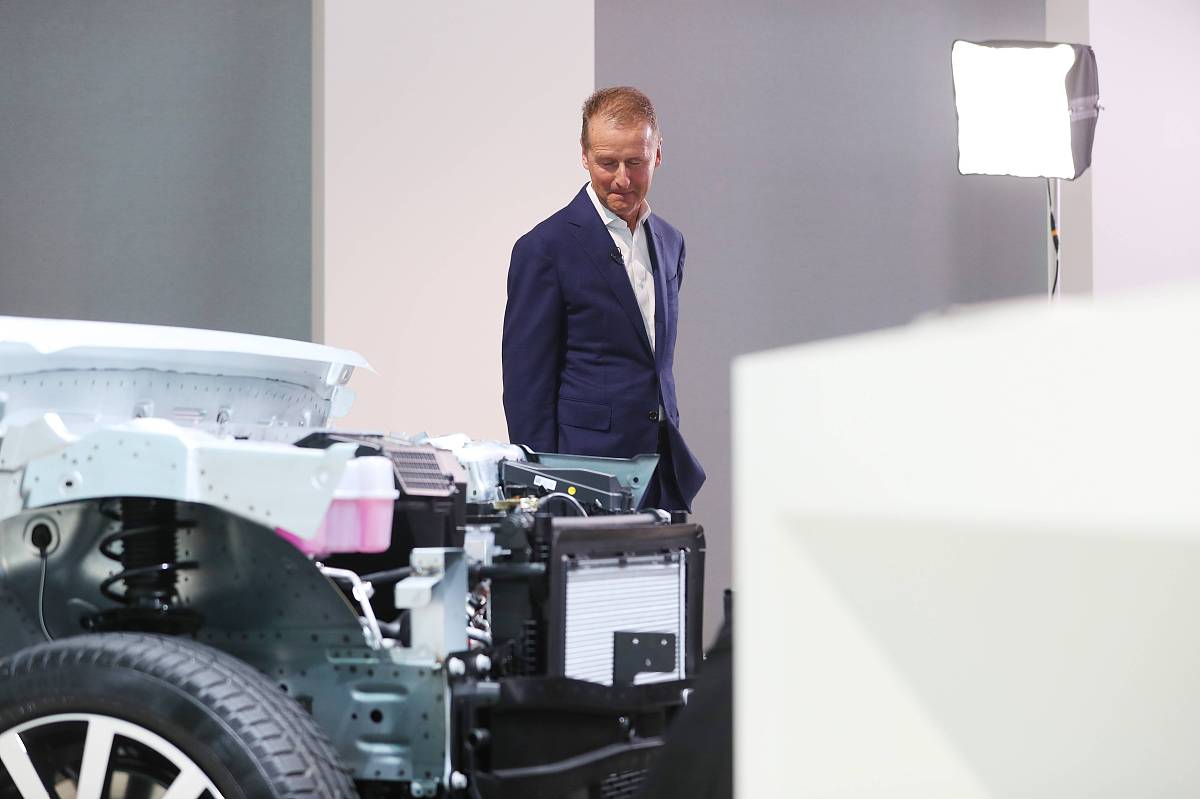 高校毕业生自我鉴定：积极向上，追求卓越