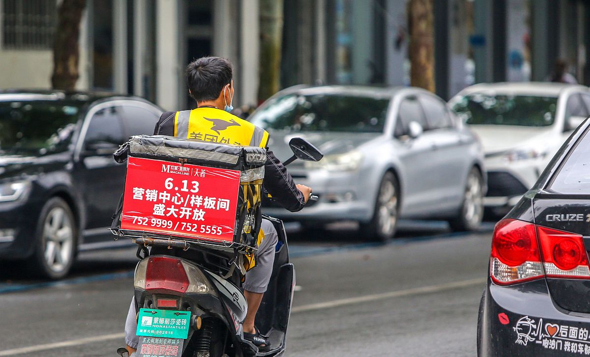 应届毕业生做程序员 8 个月后转行送外卖：是浪费还是勇敢？