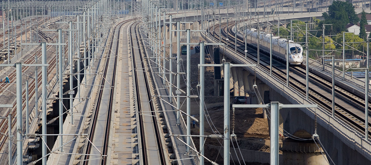 轨道交通运输学校：动车该不该中途停车