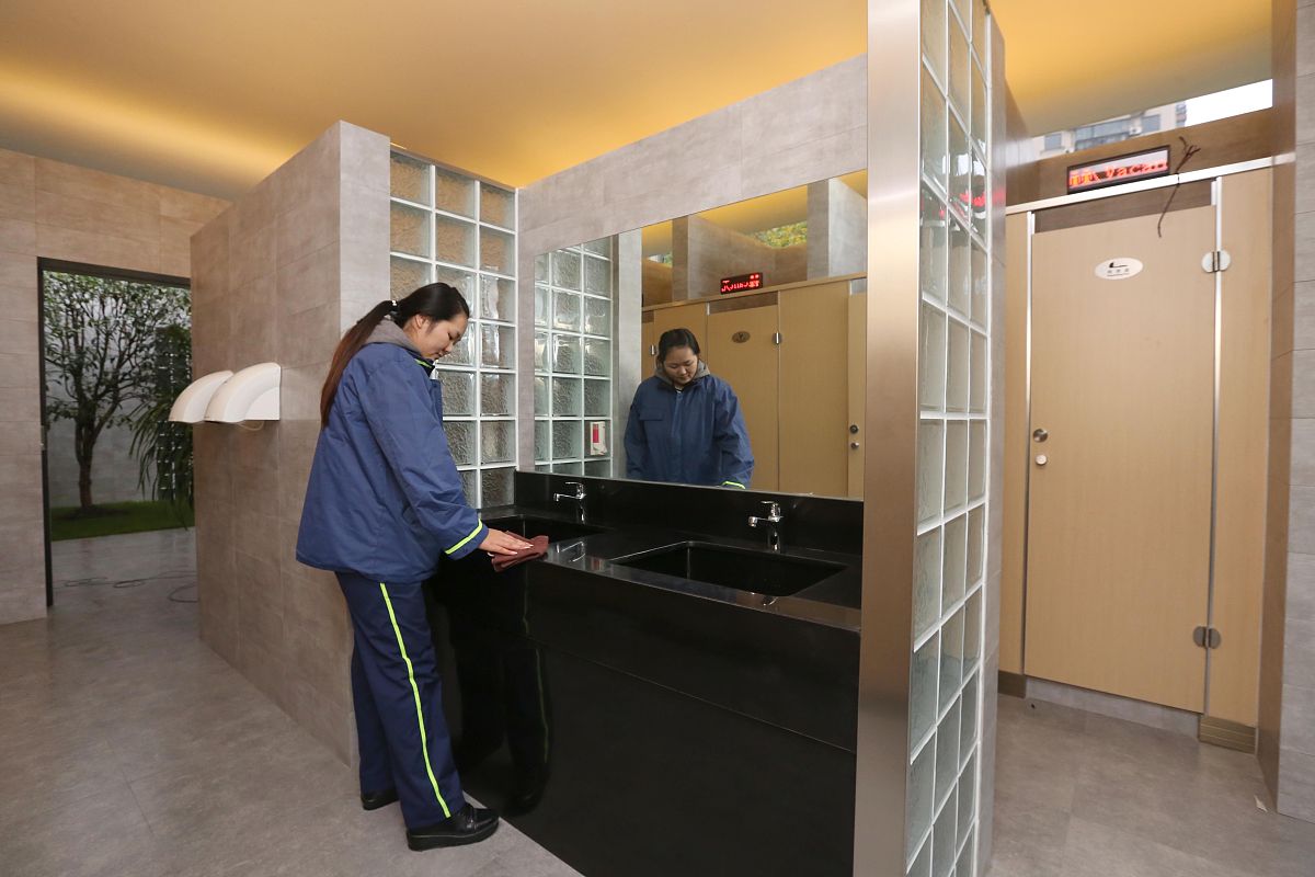 星级酒店日常保洁服务内容：客房、公共区域、餐厅等清洁
