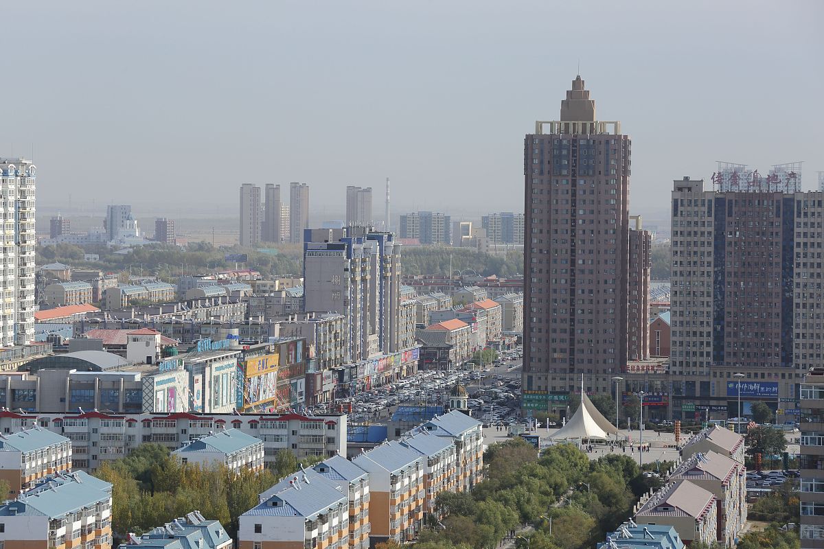 2019年10月15日,在黑龙江省大庆市万达广场向东向北俯拍市区,万达广场