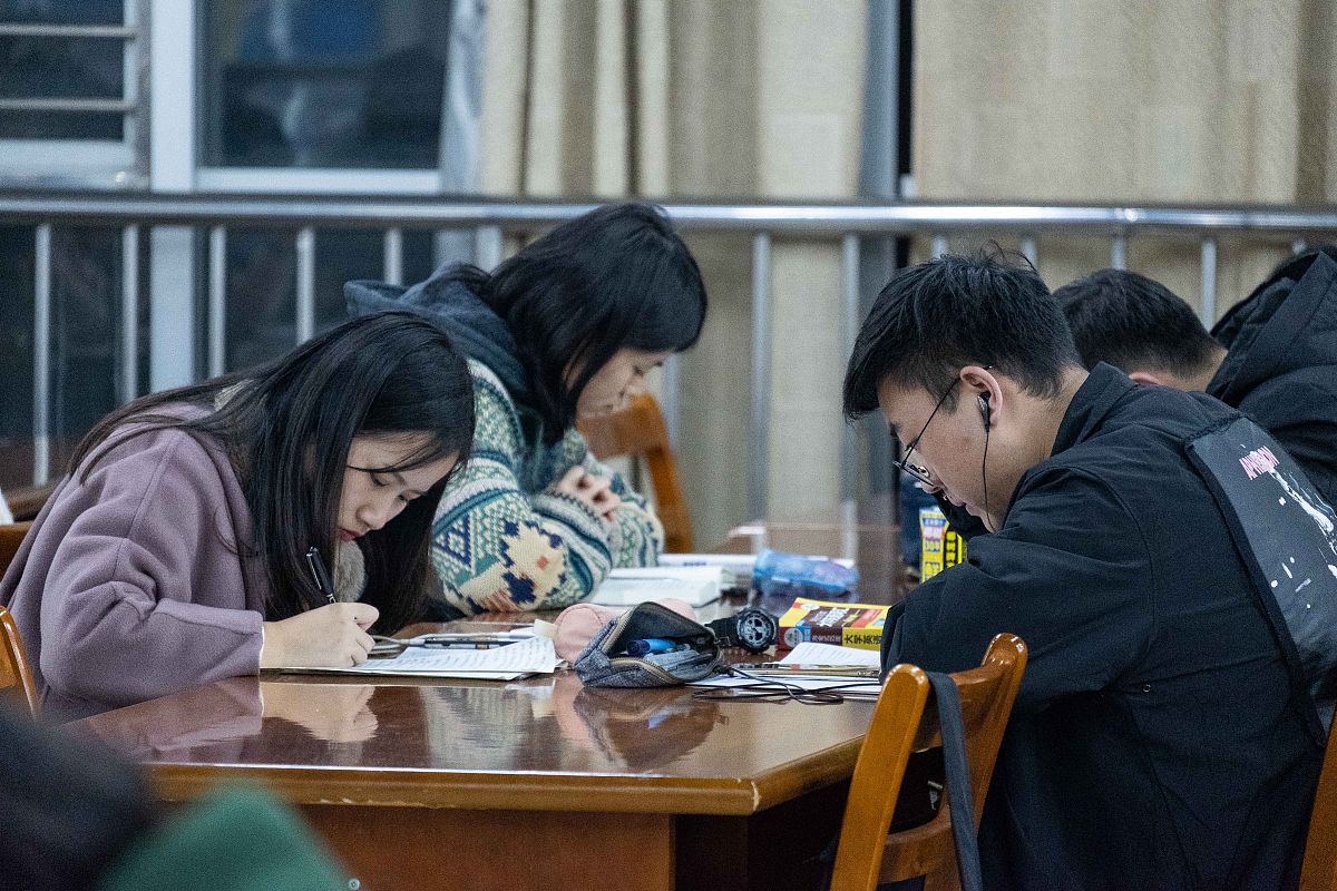 大学初体验：开启人生新篇章，探索未知世界