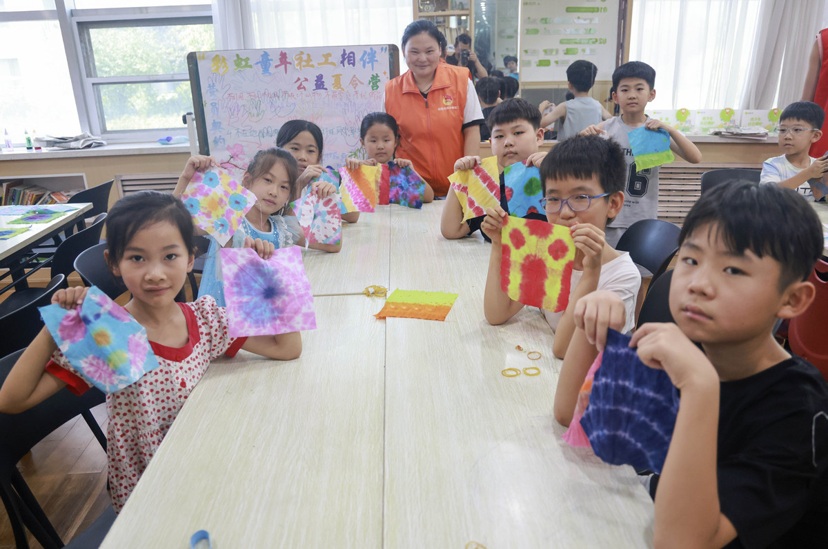 写一篇400左右关于七夕节亲子手工制作七巧果活动的新闻稿