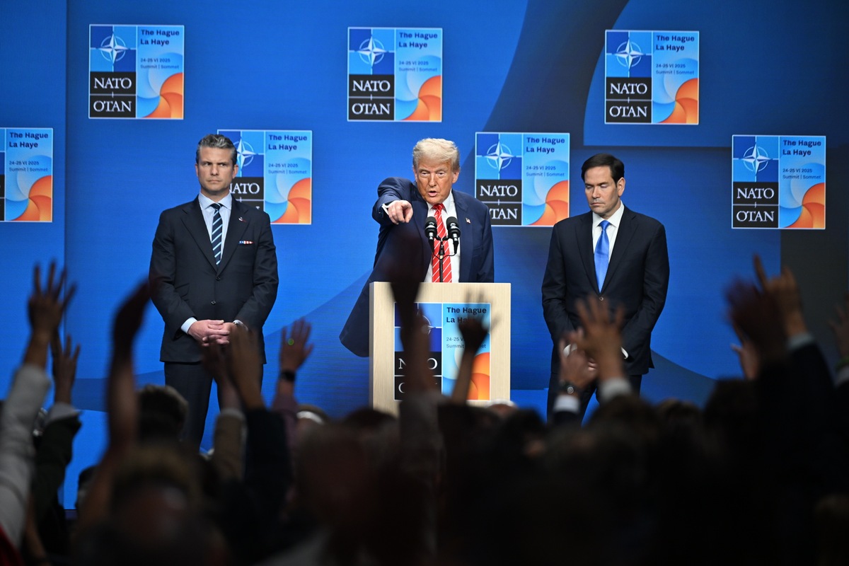 荷兰明确站队了，拜登没有料到，外媒：比尔盖茨的话应验了写一篇2000字中文