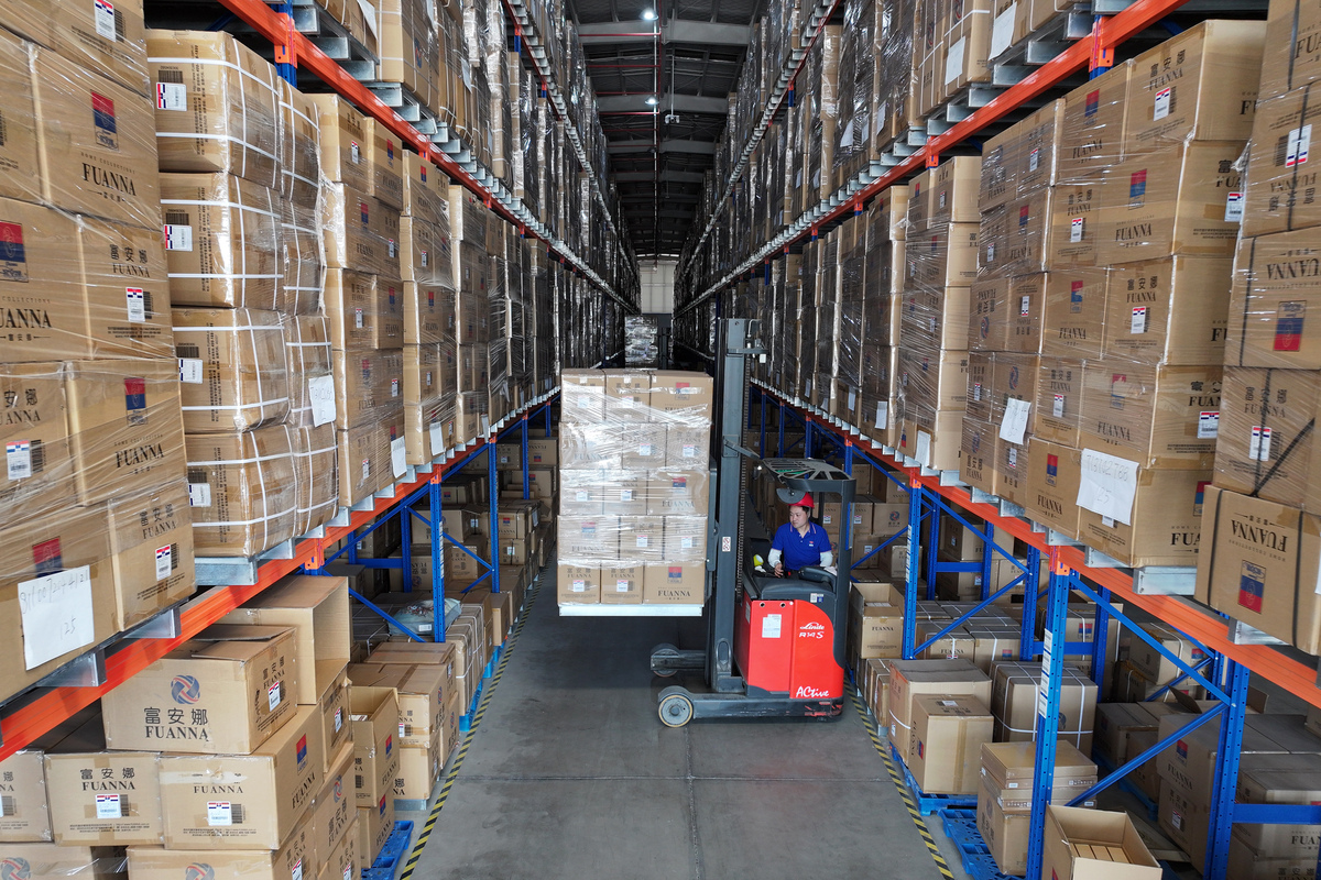 电商平台仓库实地考察：高效管理，快速配送