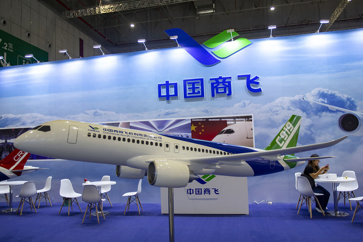 中国航空产业蓬勃发展：技术创新、经济效益与国际影响