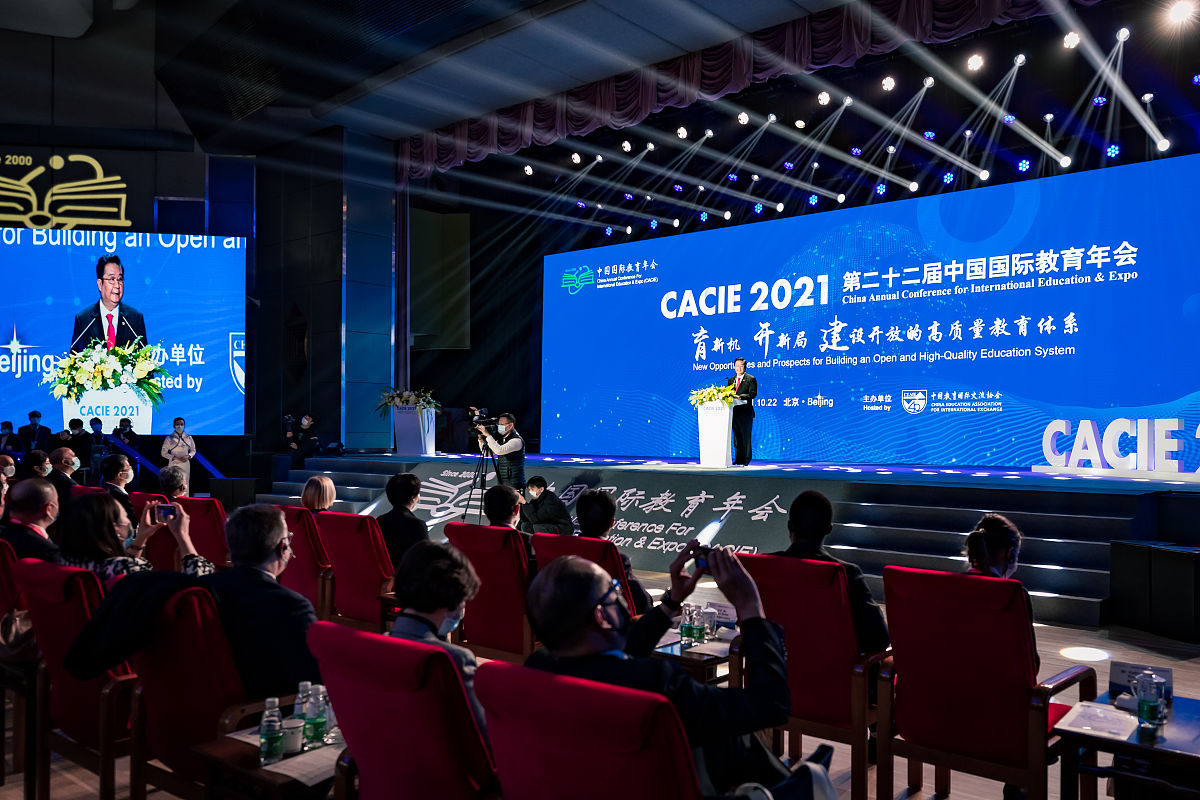 清代教育制度现代化探究：历史背景、内容与影响