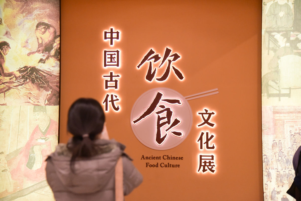 写一篇中国传统文化：历久弥新的珍宝